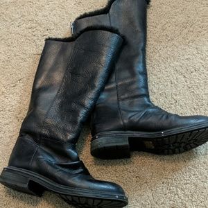 Knee boots with fur inside